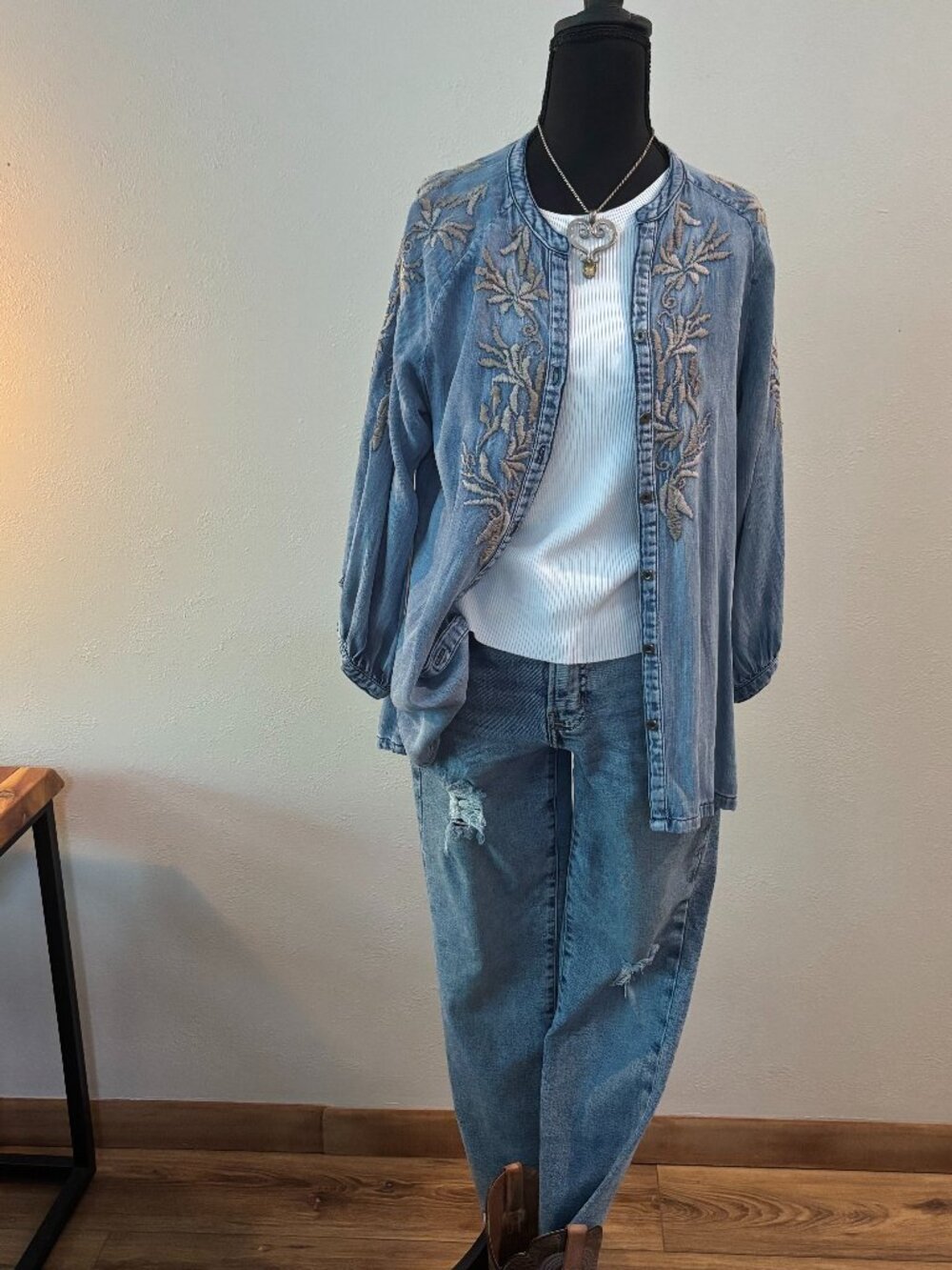 Reba McEntire Dillard’s Embroidered Denim Chambray Tunic Shirt Jacket - Size S
